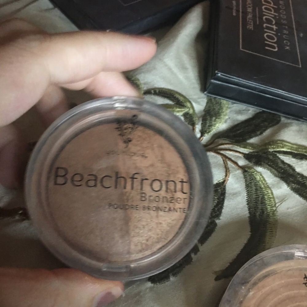 Younique bronzer